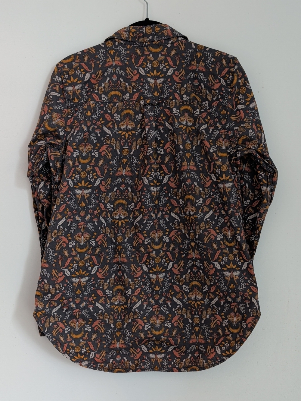 Duluth Trading Co Mushroom And Moth Button Up Long Sleeve Shirt Size Small - Picture 5 of 7